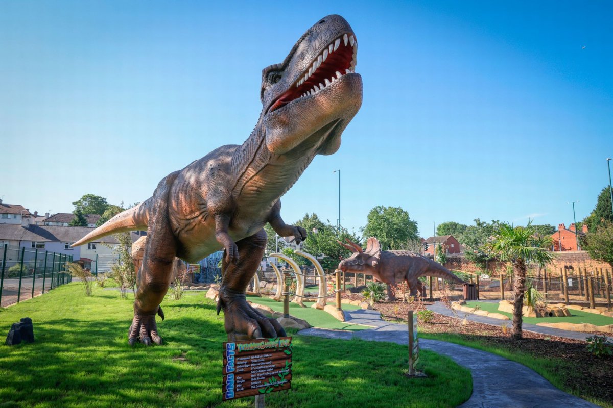 Family playing golf at Jurassic Cove Adventure Golf, Nottingham