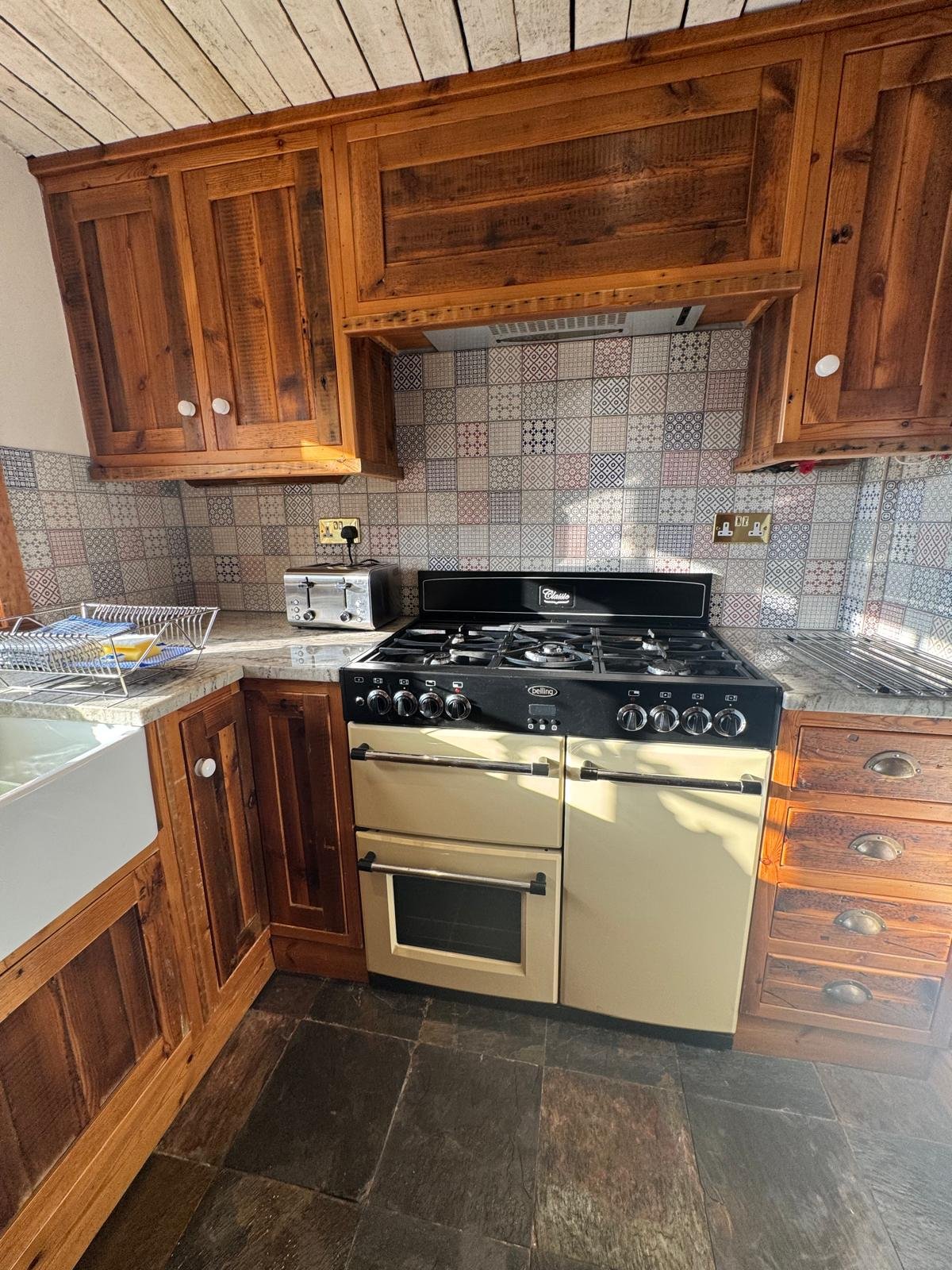 Oven and kitchen appliances